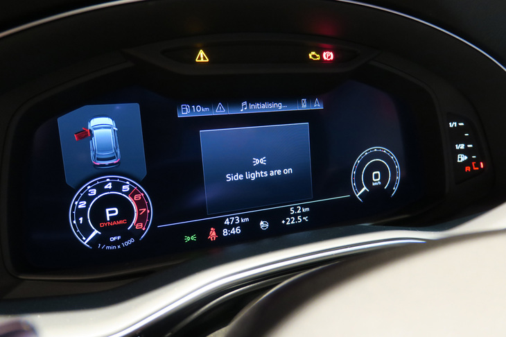 アウディRS Q8（アウディバーチャルコックピット）