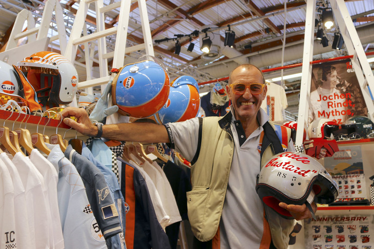 ミラノにあるFH-ガルフ・ストアのマッシモ・ロニグロ氏。