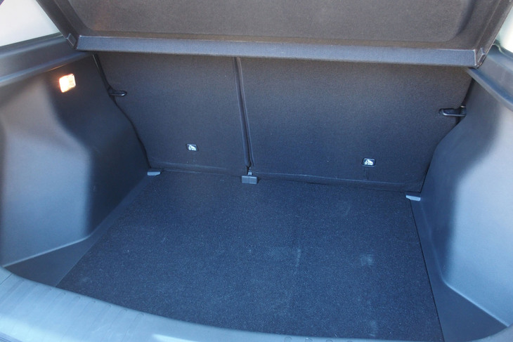 ホンダWR-V Z＋ブラックスタイル（荷室）