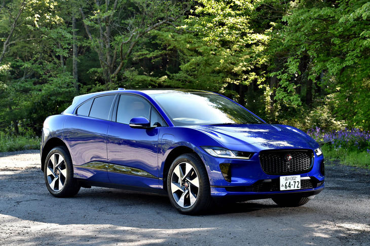 
	【ジャガーIペースHSEのスペック】
	ボディーサイズ：全長×全幅×全高＝4695×1895×1565mm／ホイールベース：2990mm／車重：2250kg／駆動方式：4WD／モーター：交流同期電動機／フロントモーター最高出力：200ps（147kW）/4250-5000rpm／フロントモーター最大トルク：348Nm（35.5kgm）/1000-4000rpm／リアモーター最高出力：200ps（147kW）/4250-5000rpm／リアモーター最大トルク：348Nm（35.5kgm）/1000-4000rpm／システム最高出力：400ps（294kW）/4250-5000rpm／システム最大トルク：696Nm（71.0kgm）/1000-4000rpm／タイヤ：（前）245/50R20 105V／（後）245/50R20 105V（グッドイヤー・イーグルF1）／ 一充電最大走行可能距離：438km（WLTCモード）／交流電力量消費率：224Wh/km（WLTCモード）／ 価格：1162万円

	
	【取材時の電費データ】
	テスト距離：212.4km（市街地1：高速道路8：山岳路1）／参考電力消費率：26.5kWh/100km＜約3.8km/kWh＞（車載電費計計測値）
	