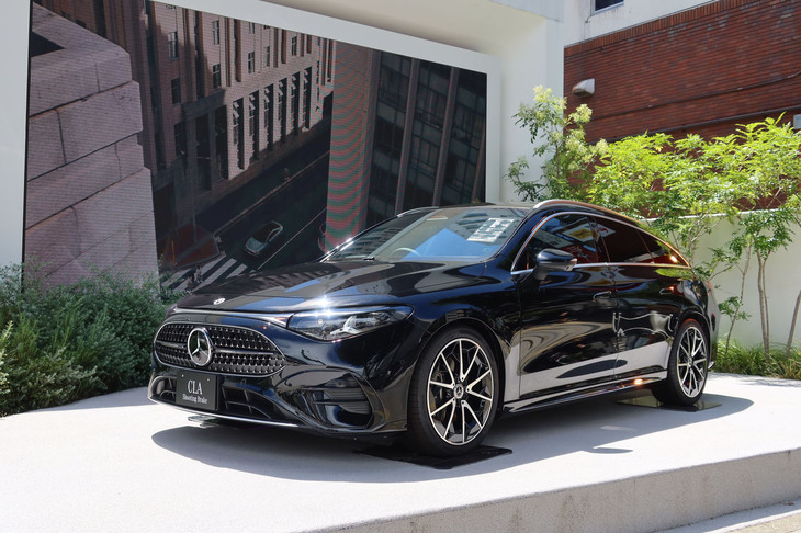 発表会の会場には、先行してローンチされた「CLA」のハイブリッドモデルも展示された。写真は「メルセデス・ベンツCLA220シューティングブレーク」。（※以降の写真では、外装・内装のディテールを紹介）