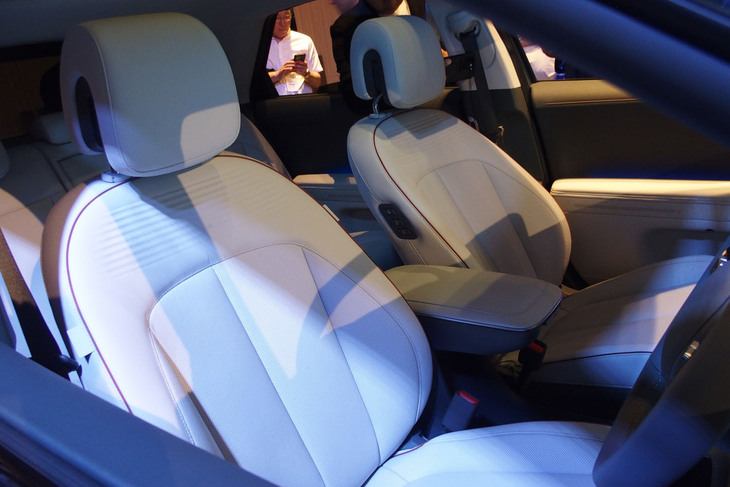 ヒョンデ・アイオニック5ラウンジAWDリミテッドエディション（フロントシート）