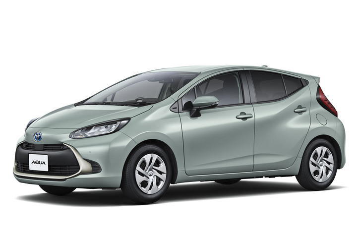 アクセルオフだけで強く減速し、いわゆる「ワンペダルドライブ」を可能にする「快感ペダル」をトヨタ車として初めて採用している。