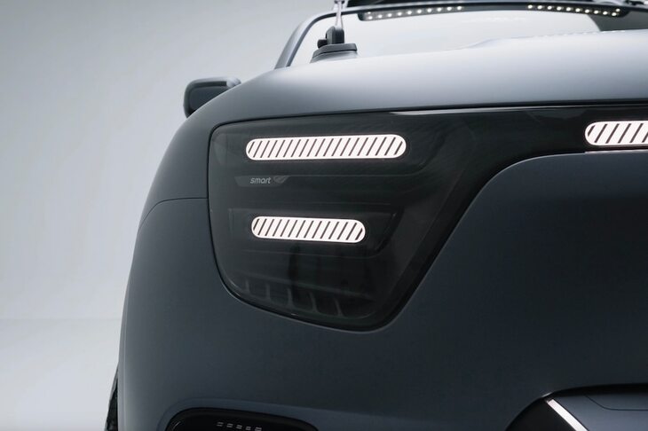 親しみの持てるデザインのヘッドランプ。「コンセプト#5」の前では、新型の「MINIカントリーマン」はミニサイズに思えてくる。