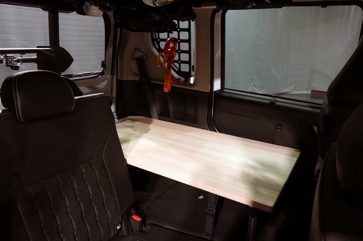 三菱デリカミニCHAMONIX SNOW GEAR（ユーティリティーラゲッジボード）