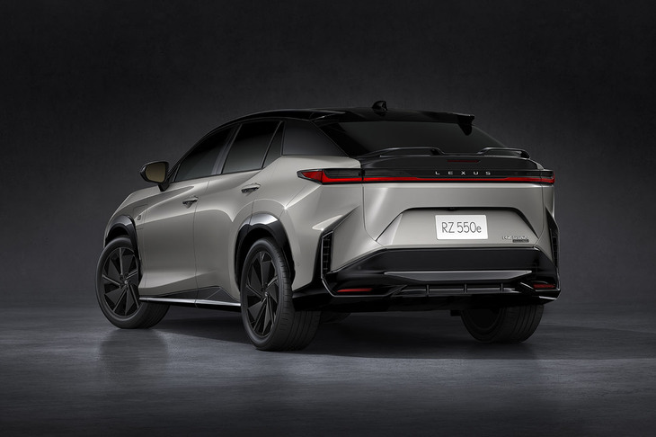 レクサスRZ550e“Fスポーツ”