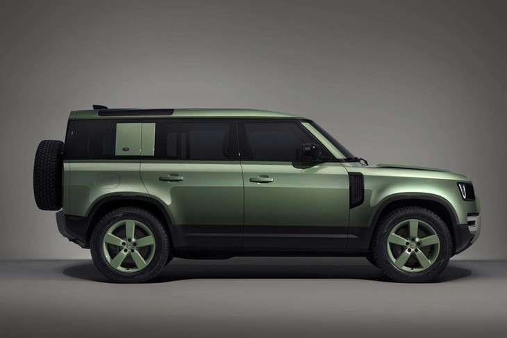 ロングボディー版の「ディフェンダー75thリミテッドエディション」。