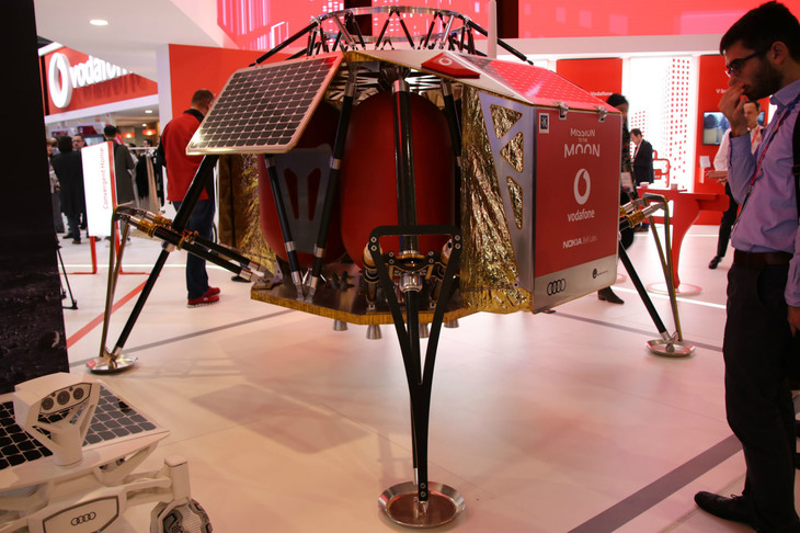 「MISSION TO THE MOON」の展示。これは、ボーダフォンとアウディのサポートにより、1972年のアポロ17号以来の月面着陸実現を目指すというプロジェクト。