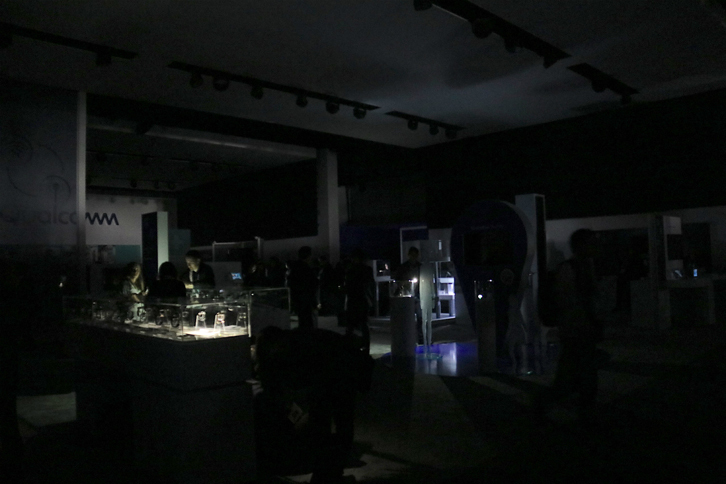 2017年1月10日の昼前、CESの会場を突如襲った停電は1時間半近く続いた。ハイテクショーの皮肉。