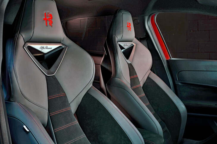 「アルファ・ロメオ・ジュニア ヴェローチェ」にもサベルトのタグが。