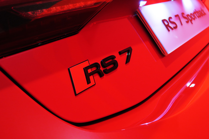 アウディRS 7スポーツバック（エンブレム）
