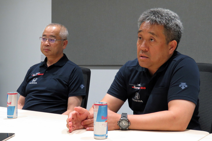 今回の話を聞いた、本田技研工業の山本雅史モータースポーツ部長（右）と、本田技術研究所の浅木泰昭執行役員（左）。
