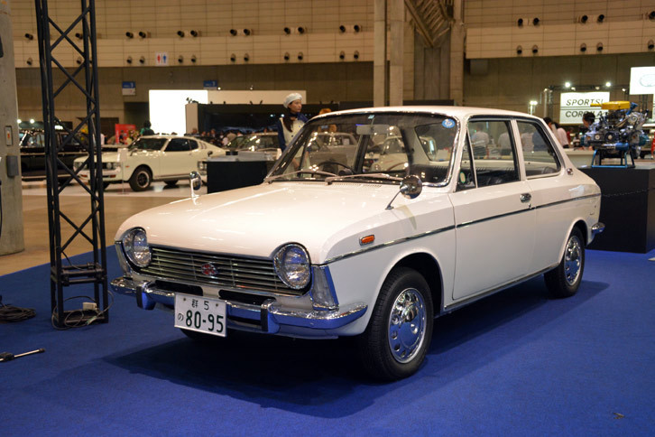 スバル初の水平対向エンジン搭載車である「スバル1000」。