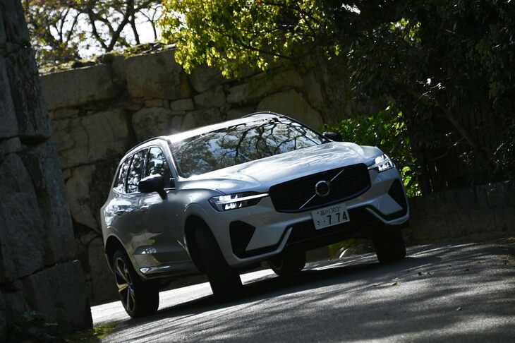 ボルボXC60リチャージ アルティメットT6 AWDプラグインハイブリッド（萩城にて）