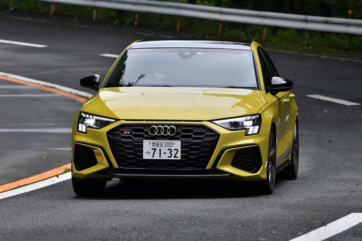 【アウディS3スポーツバック ファーストエディションのスペック】
	ボディーサイズ：全長×全幅×全高＝4350×1815×1440mm／ホイールベース：2630mm／車重：1560kg／駆動方式：4WD／エンジン：2リッター直4 DOHC 16バルブ ターボ／トランスミッション：7段AT／最高出力：310PS（228kW）/5450-6500rpm／最大トルク：400N・m（40.8kgf・m）/2000-5450rpm／タイヤ：（前）235/35R19 91Y／（後）235/35R19 91Y（ブリヂストン・ポテンザS005）／燃費：11.6km/リッター（WLTCモード）／12.7km/リッター（JC08モード）／価格：711万円
	
	【取材時の燃費データ】
	テスト距離：299.6km（市街地1：高速道路7：山岳路2）／使用燃料：29.4リッター（ハイオクガソリン）／参考燃費：10.2km/リッター（満タン法）／10.1km/リッター（車載燃費計計測値）