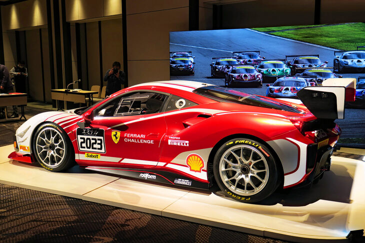 参加資格は国内Aライセンスを保有していること。車両については、オーナーから借り受けての参戦、あるいはドライバーを招いての参戦もOKとのことだが、説明会では「あくまでもフェラーリオーナーのためのレースであること」が強調された。