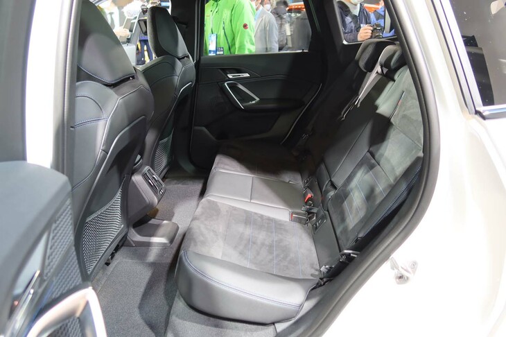 BMW iX1 xDrive30 Mスポーツ（リアシート）