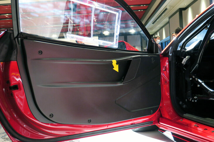 フェラーリ488チャレンジEVO（ドアパネル）