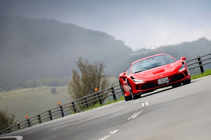 ドライバーアシストシステムは「SSC」がバージョン6.1に、「FDE」が「FDE＋」に進化。リアタイヤのグリップ量やブレーキの強さを適切にコントロールすることで安全かつ高速なコーナリングができるようになっている。