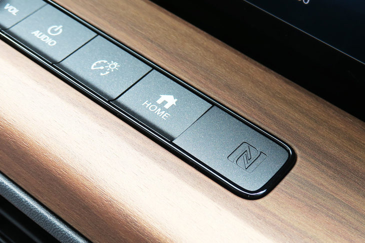 ユーザー認証に用いるダッシュボード上のセンサー。