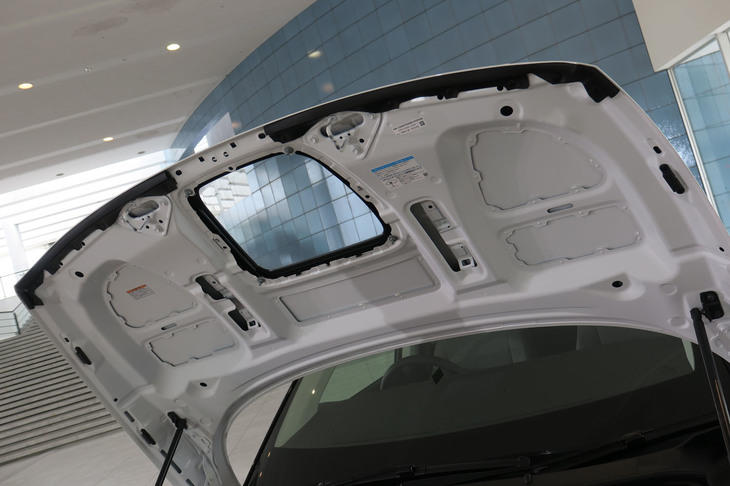 ホンダeアドバンス（ボンネットフード）