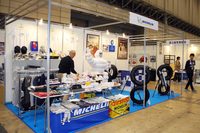 2019年のオートモビル カウンシルにおけるミシュランのブースの様子。過日の「シトロエン100周年記念ミーティング」にもクラシックタイヤのブースを出展するなど、ミシュランはさまざまなイベントに積極的に参加している。ブースを見かけたら、ぜひのぞいてみよう。