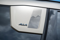 豊富なラインナップを誇る「MINIカントリーマン」だが、4WD車を選べるのは「S ALL4」「ジョンクーパーワークス」「SE ALL4」の3グレードのみ。逆にそれらのグレードには、FF車は用意されない。