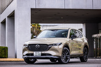 マツダが2023年9月に発表した「CX-5 Retro Sports Edition（レトロスポーツエディション）」は、レトロモダンの世界観にスポーティーさを融合したとされる特別仕様車。CX-5のほか、「CX-30」と「マツダ3」にもラインナップされる。
