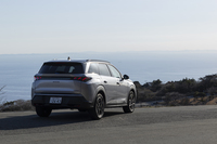 シャシーは「3008」と同じ「STLAミディアム」を使う。BEV化前提なので「E-3008」などにも展開できるが、「E-5008」の国内導入予定はないという。