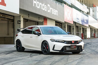 2022年7月に世界初公開され、同年9月に発売された新型「シビック タイプR」。シビック タイプRとしては6代目（「タイプRユーロ」を含むと7代目）のモデルにあたる。