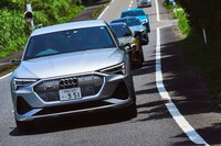 屋久島への貸し出しが発表されたBEVの「アウディe-tron」。（写真先頭）