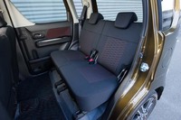 リアシートは最大で160mmスライドさせることが可能。