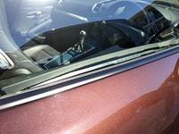 10月にはドアトリムが左右同時に剝がれてしまった。