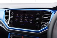 14万3000円のオプション「Discover Mediaパッケージ」には「SSDナビゲーションシステム」が含まれる。インフォテインメントシステムのジェスチャーによるコントロールも可能。