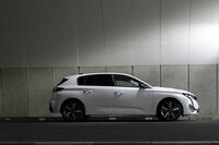 フルモデルチェンジでサイズが一気に拡大した「308」。特に全長は145mmも拡大して4420mmにも達している。