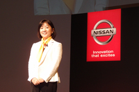 星野朝子 日産自動車専務執行役員（写真）は、スキーが趣味。その点でも「『NV200タクシー』のようなクルマを待ち望んでいた」とのこと。
    
