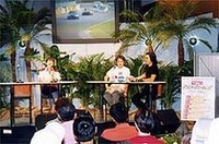 レーシングドライバーによるトークショーの画像