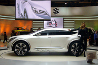 スズキは、大きなクルマに移行の“兆し”!?【会場リポート】の画像