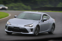 まず試乗したのは、ベーシックグレード「G」のMT車。価格は後期型「86」の中で最も安い、262万3320円。