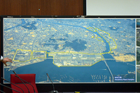 黄色い点線内が工場敷地。広い、というか、長い。