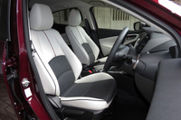 白革内装のインテリアについても、色や各部の装飾が大幅に変更された。