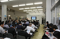 発表会場には新聞記者を中心にテレビ各局の取材クルーも来ていた。質疑応答も時間内に収まりきらないほどで、時節柄、このシステムに対する関心の高さがうかがわれた。
	 