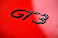 現行「911 GT3」は2013年3月のジュネーブショーで発表され、その翌週に日本で予約受注が始まった。車両価格は1912万円。
