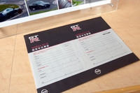 日産が設定した基準をもとに、チェックと整備、部品交換などがされ、認定中古車と認められた車両には「認定証」が発行される。