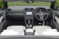 写真のカーナビはディーラーオプションとなる、クラリオン製の「720SDCW」（26万2500円）。