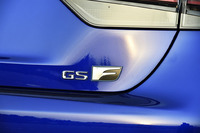 2015年11月に発売された「GS F」。「F」レターを掲げるレクサスのセダンとしては、「IS F」（2007年発売）以来8年ぶりの登場となる。車両価格は1100万円。