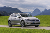 EV走行モードの「Eモード」から、システム最大のパワーが発揮される「GTEモード」まで、合計5種類の走行モードを選ぶことができる。また、発進時は常にEモードが選択されるようになっている。