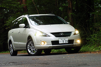 三菱グランディススポーツギア 6人乗り（FF/4AT）【ブリーフテスト】の画像