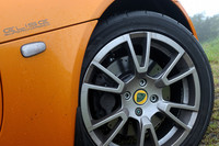 エリーゼSCオリジナルのアロイホイールが奢られる。