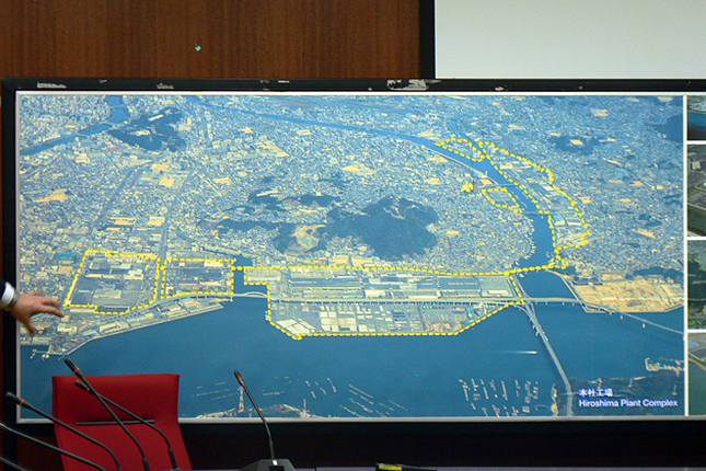 黄色い点線内が工場敷地。広い、というか、長い。